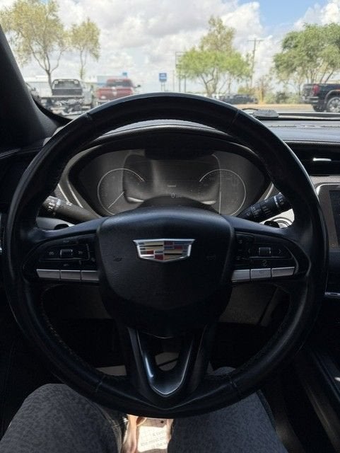 2022 Cadillac XT4 Premium Luxury