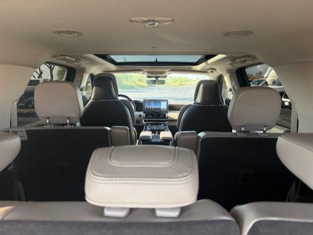 2023 Lincoln Navigator L Reserve